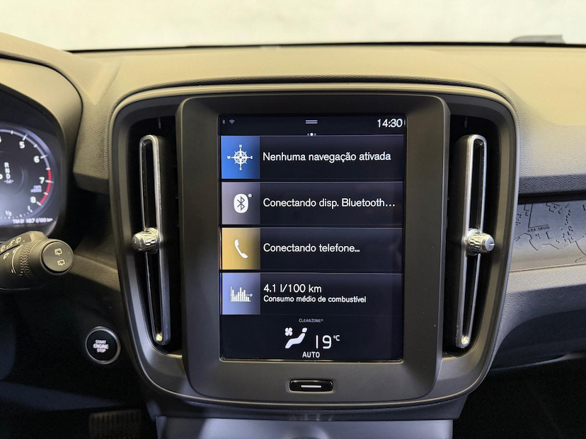 Foto do veículo VOLVO XC40  T4 2019 57.236 KM 124.900,00