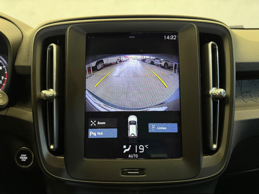 Foto do veículo VOLVO XC40  T4 2019 57.236 KM 124.900,00