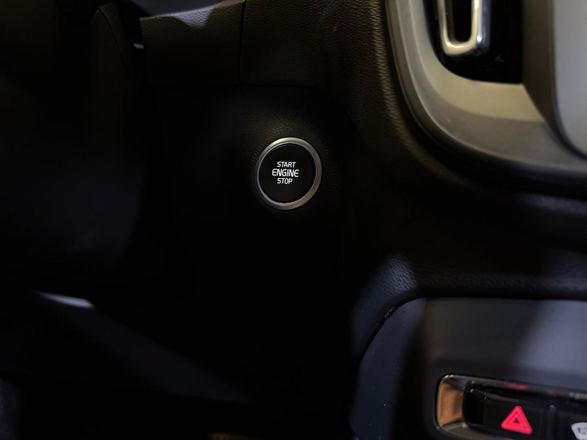 Foto do veículo VOLVO XC40  T4 2019 57.236 KM 124.900,00