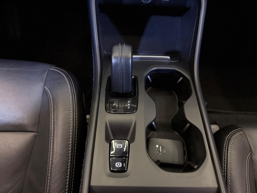 Foto do veículo VOLVO XC40  T4 2019 57.236 KM 124.900,00