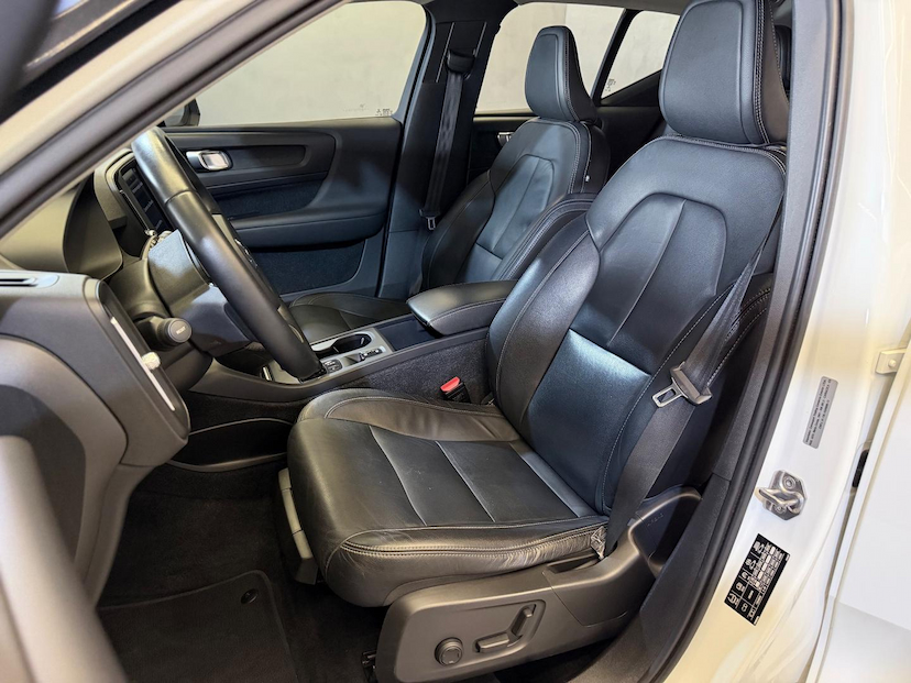 Foto do veículo VOLVO XC40  T4 2019 57.236 KM 124.900,00
