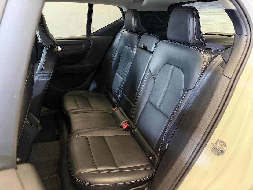 Foto do veículo VOLVO XC40  T4 2019 57.236 KM 124.900,00
