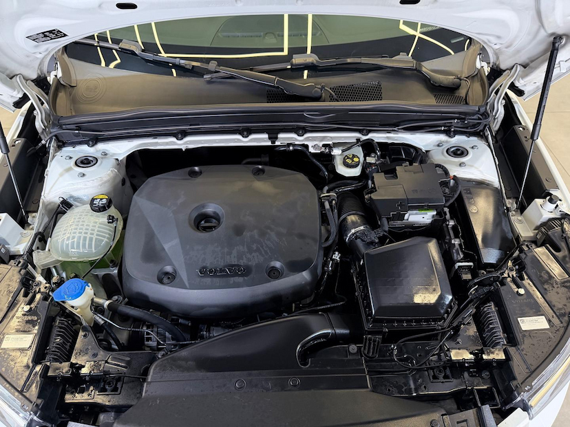 Foto do veículo VOLVO XC40  T4 2019 57.236 KM 124.900,00