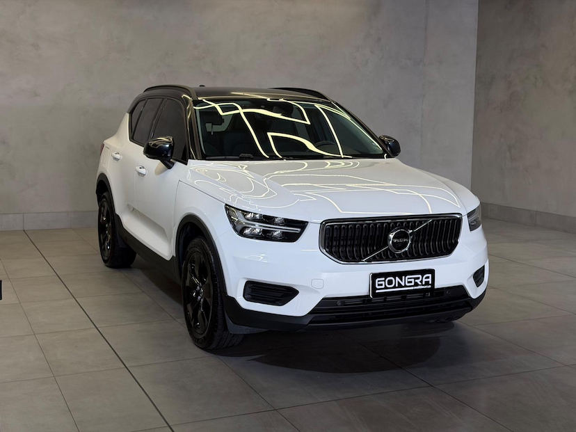 Foto do veículo VOLVO XC40  T4 2019 57.236 KM 124.900,00
