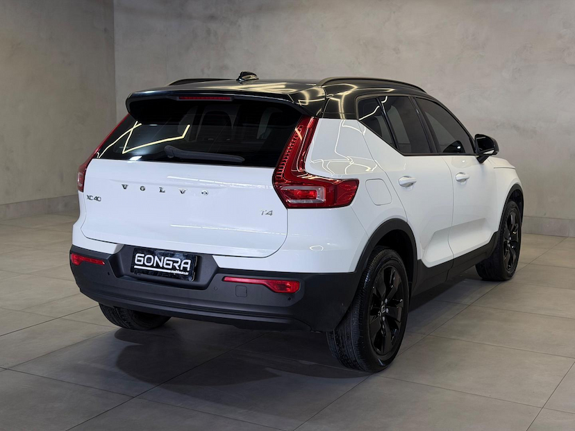 Foto do veículo VOLVO XC40  T4 2019 57.236 KM 124.900,00