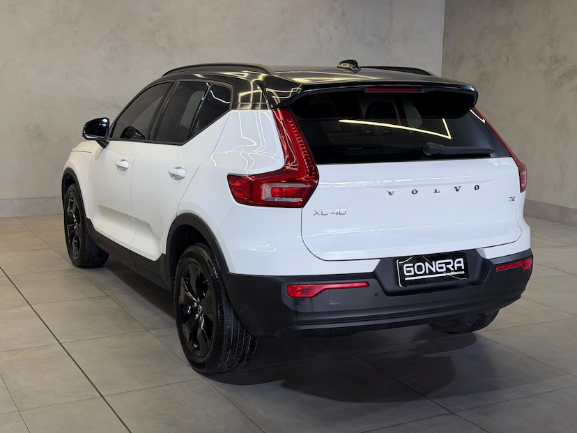 Foto do veículo VOLVO XC40  T4 2019 57.236 KM 124.900,00