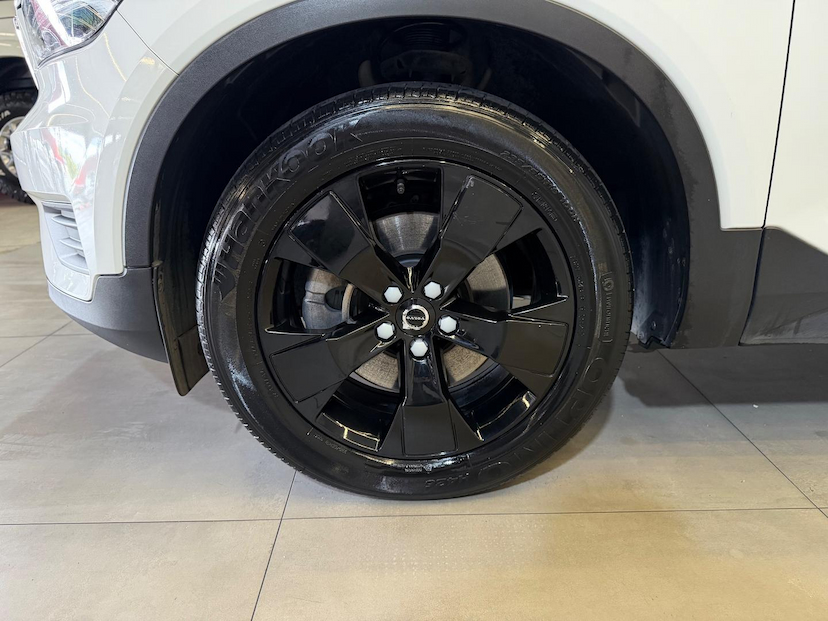 Foto do veículo VOLVO XC40  T4 2019 57.236 KM 124.900,00