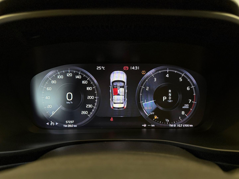 Foto do veículo VOLVO XC40  T4 2019 57.236 KM 124.900,00