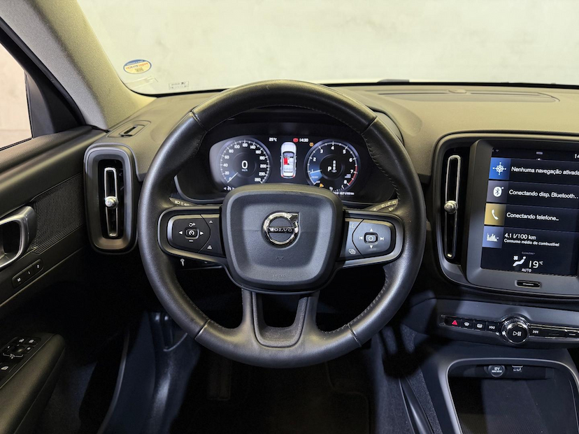 Foto do veículo VOLVO XC40  T4 2019 57.236 KM 124.900,00