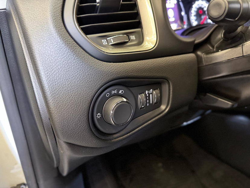 Foto do veículo JEEP RENEGADE  1.3 TURBO 2023 4.319 KM 102.900,00