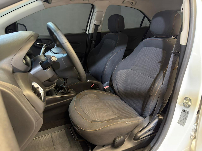 Foto do veículo CHEVROLET ONIX  1.4MT LT 2014 117.500 KM 50.900,00