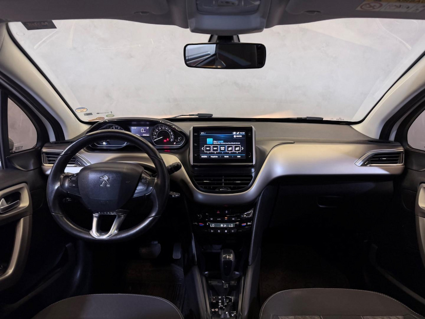 Foto do veículo PEUGEOT 208  GRIFRE EAT6 2019 72.082 KM 65.900,00
