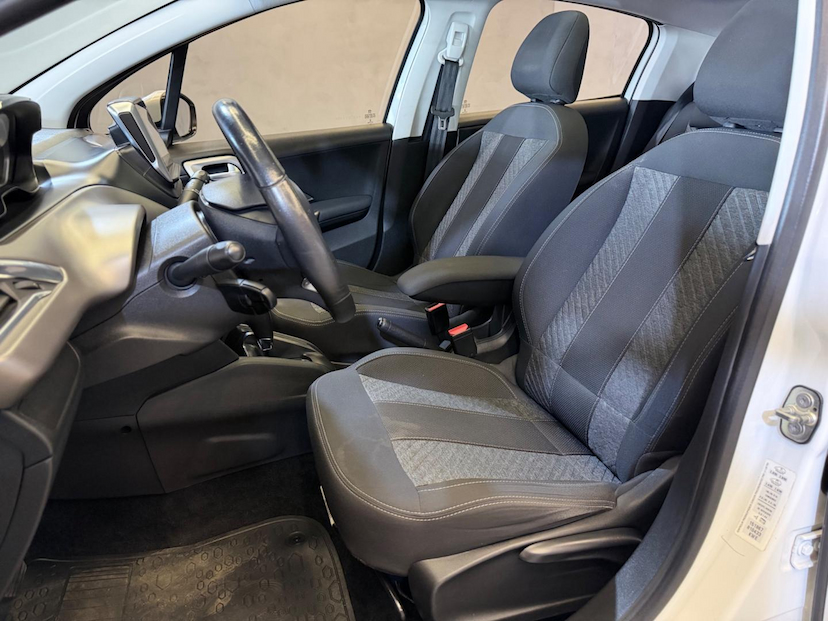 Foto do veículo PEUGEOT 208  GRIFRE EAT6 2019 72.082 KM 65.900,00