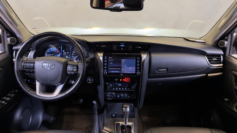 Foto do veículo TOYOTA HILUX  SW4 SRX 4X4 2.8 TDI 16V DIES. AUT. 2021 45.325 KM 294.900,00