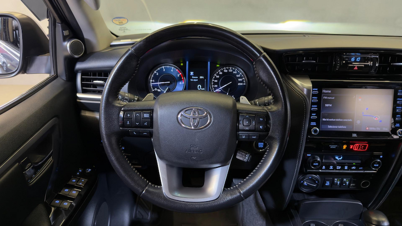 Foto do veículo TOYOTA HILUX  SW4 SRX 4X4 2.8 TDI 16V DIES. AUT. 2021 45.325 KM 294.900,00