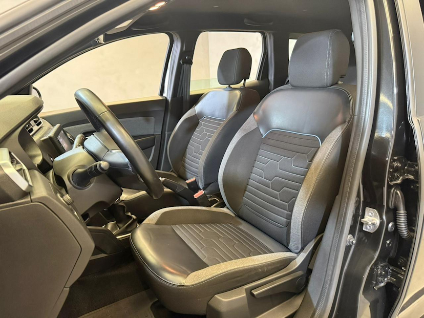 Foto do veículo RENAULT DUSTER  ICO16 CVT 2021 63.645 KM 89.900,00
