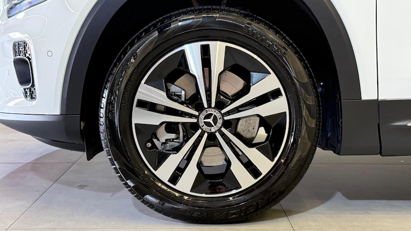 Foto do veículo MERCEDES-BENZ GLB 220  4M PROGRESSIVE 2.0 TB AUT. HIBRIDO 2025 11.880 KM 314.900,00