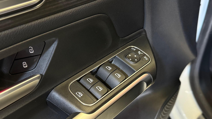 Foto do veículo MERCEDES-BENZ GLB 220  4M PROGRESSIVE 2.0 TB AUT. HIBRIDO 2025 11.880 KM 314.900,00