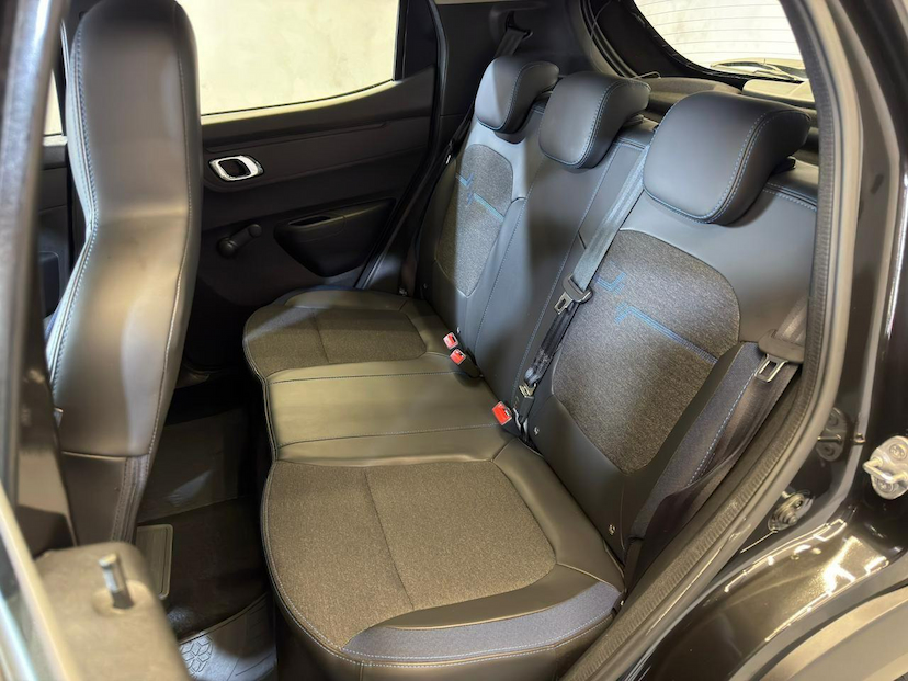 Foto do veículo RENAULT KWID  INTENS 2 2023 14.800 KM 55.900,00