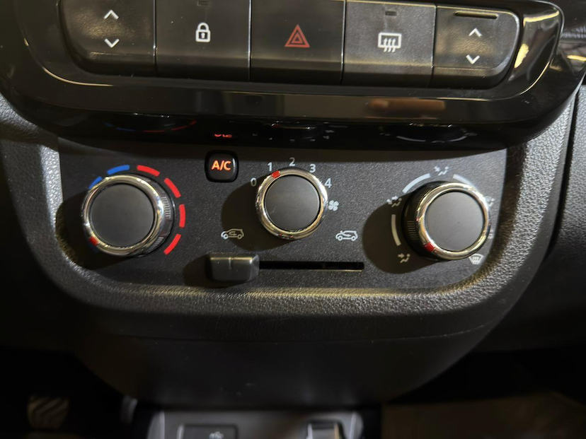 Foto do veículo RENAULT KWID  INTENS 2 2023 14.800 KM 55.900,00