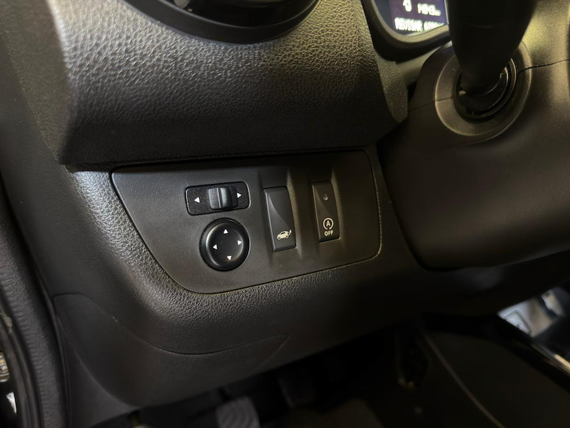Foto do veículo RENAULT KWID  INTENS 2 2023 14.800 KM 55.900,00