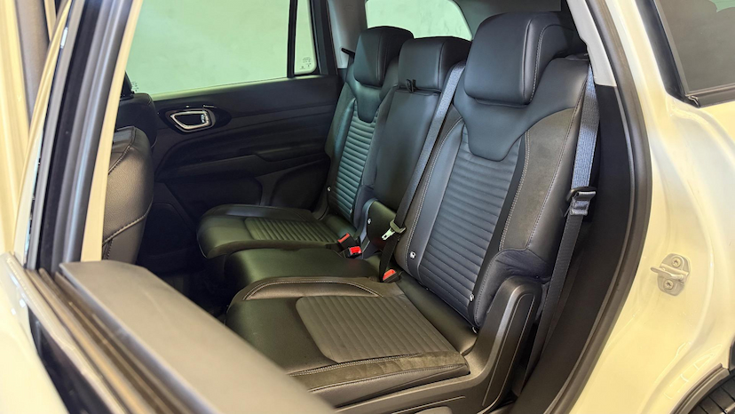 Foto do veículo JEEP COMMANDER  LIM T270 2022 5.460 KM 164.900,00