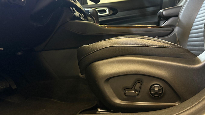 Foto do veículo JEEP COMMANDER  LIM T270 2022 5.460 KM 164.900,00