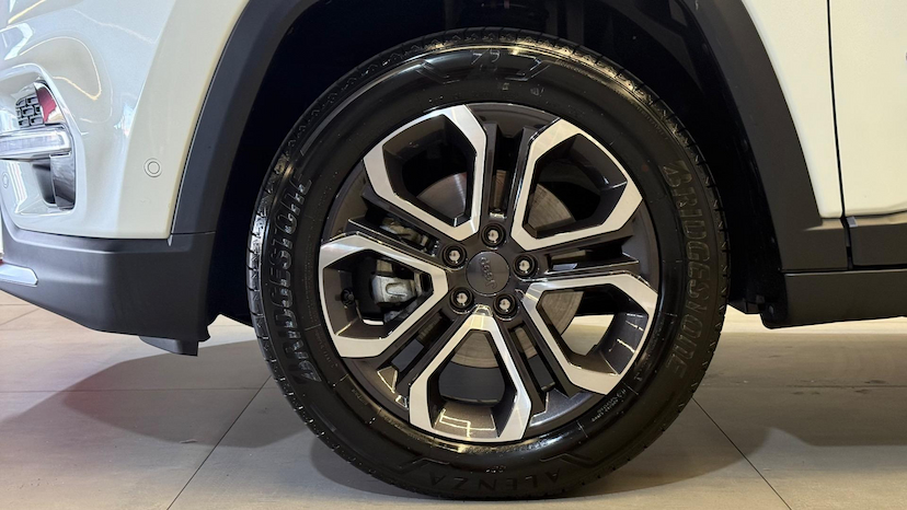 Foto do veículo JEEP COMMANDER  LIM T270 2022 5.460 KM 164.900,00