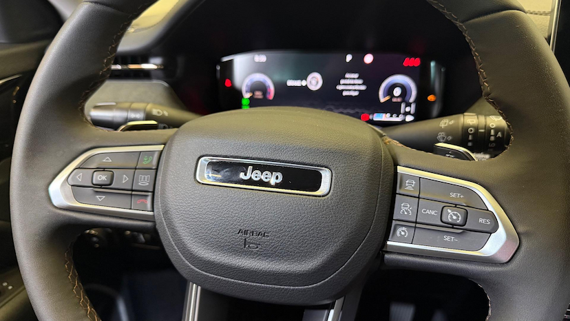 Foto do veículo JEEP COMMANDER  LIM T270 2022 5.460 KM 164.900,00