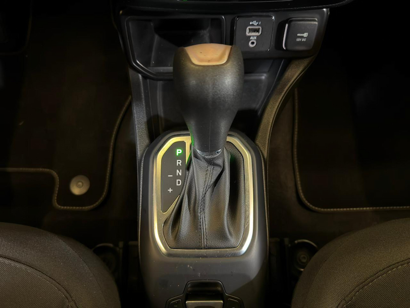 Foto do veículo JEEP RENEGADE  SPORT AT 2021 49.800 KM 82.900,00