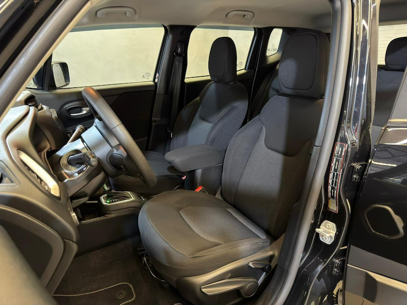 Foto do veículo JEEP RENEGADE  SPORT AT 2021 49.800 KM 82.900,00
