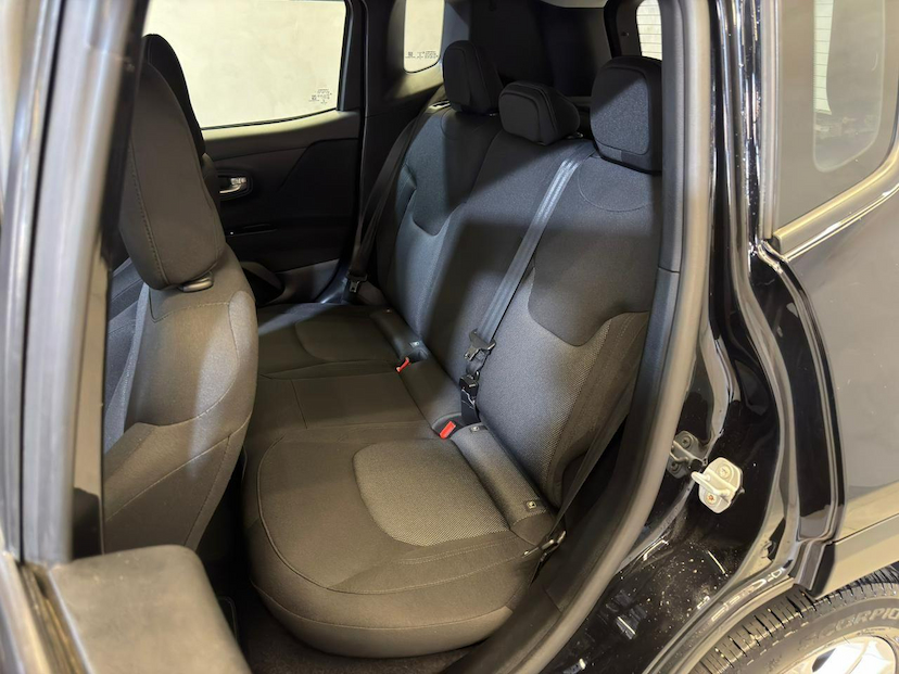 Foto do veículo JEEP RENEGADE  SPORT AT 2021 49.800 KM 82.900,00
