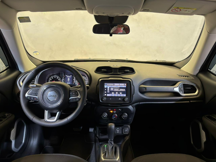 Foto do veículo JEEP RENEGADE  SPORT AT 2021 49.800 KM 82.900,00
