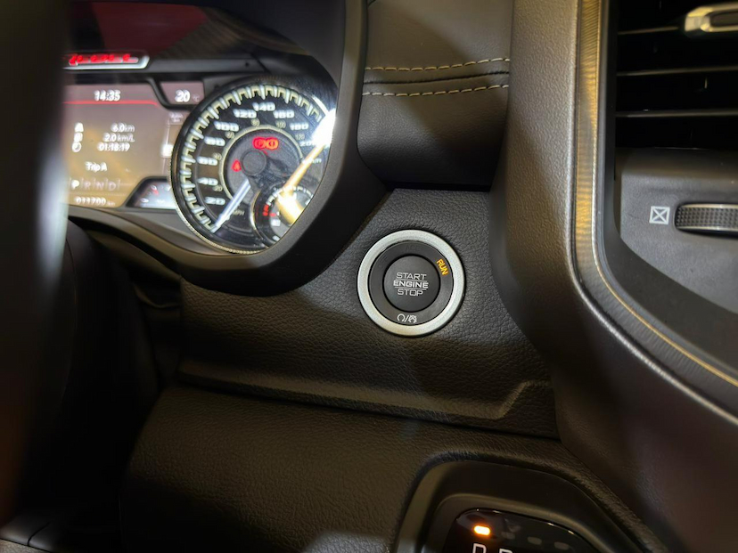 Foto do veículo RAM 1500  REBEL HEMI CC 2022 11.666 KM 334.900,00