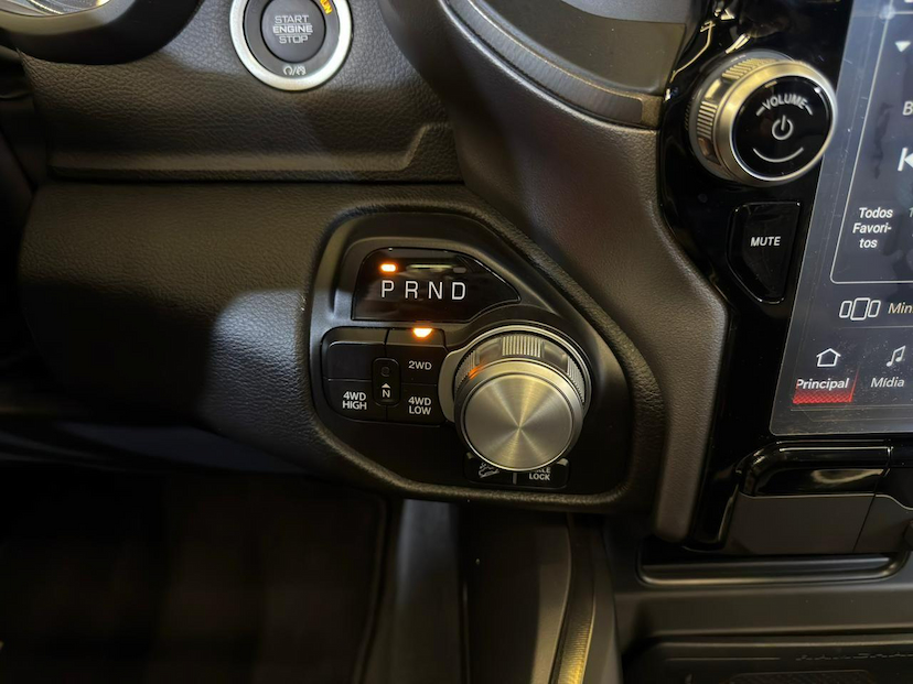 Foto do veículo RAM 1500  REBEL HEMI CC 2022 11.666 KM 334.900,00