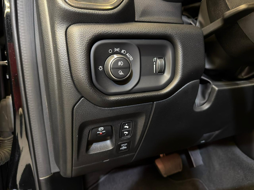 Foto do veículo RAM 1500  REBEL HEMI CC 2022 11.666 KM 334.900,00