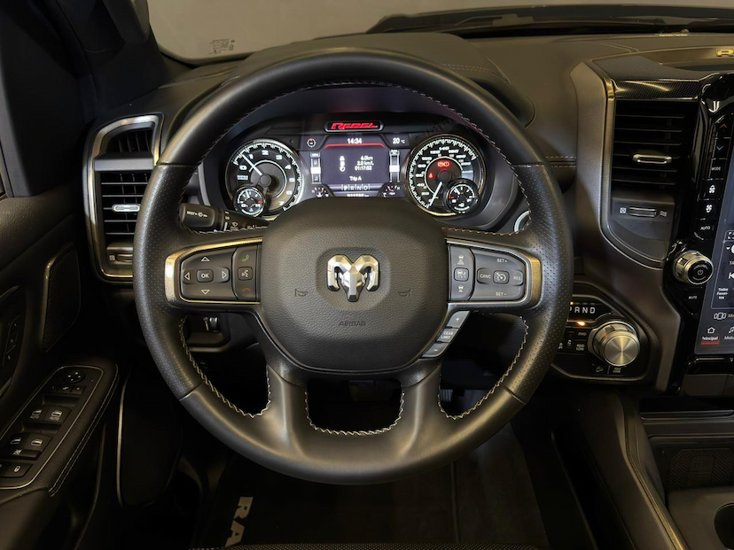 Foto do veículo RAM 1500  REBEL HEMI CC 2022 11.666 KM 334.900,00