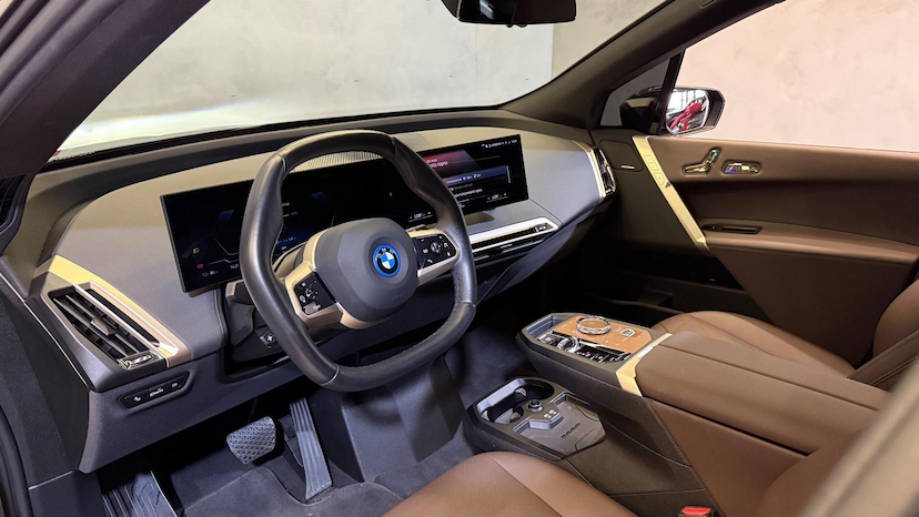 Foto do veículo BMW IX  XDRIVE40 2023 24.105 KM 329.900,00