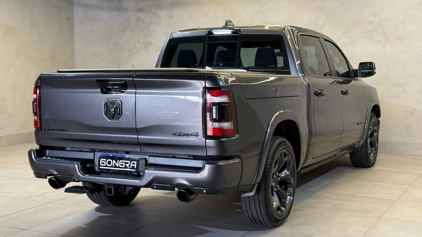 Foto do veículo RAM 1500  LIMITED HEMI 2024 19.878 KM 474.900,00
