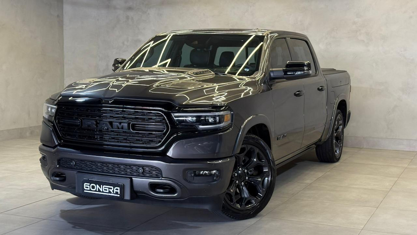Foto do veículo RAM 1500  LIMITED HEMI 2024 19.878 KM 474.900,00