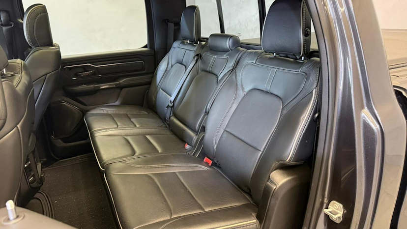 Foto do veículo RAM 1500  LIMITED HEMI 2024 19.878 KM 474.900,00