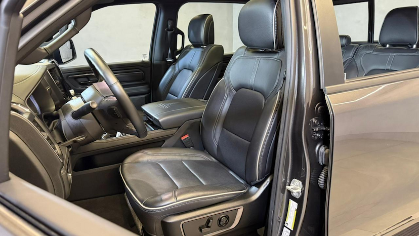 Foto do veículo RAM 1500  LIMITED HEMI 2024 19.878 KM 474.900,00