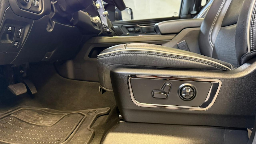 Foto do veículo RAM 1500  LIMITED HEMI 2024 19.878 KM 474.900,00