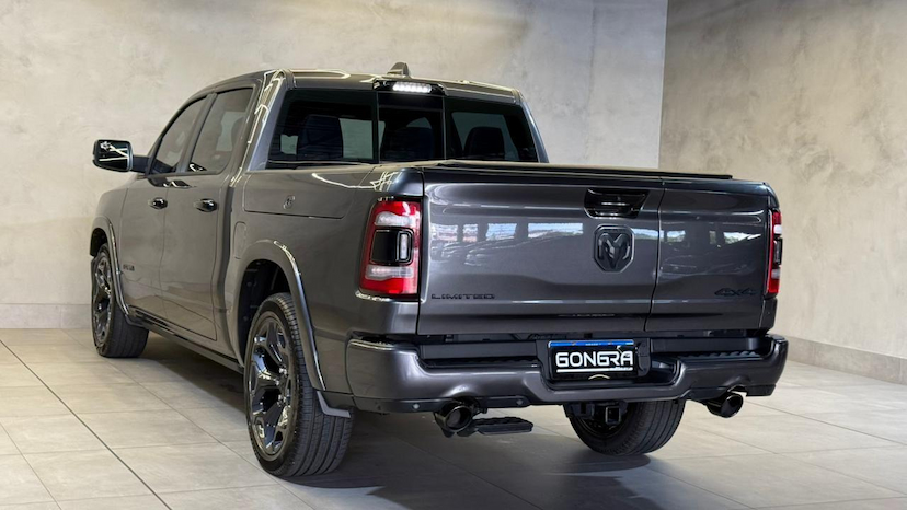 Foto do veículo RAM 1500  LIMITED HEMI 2024 19.878 KM 474.900,00