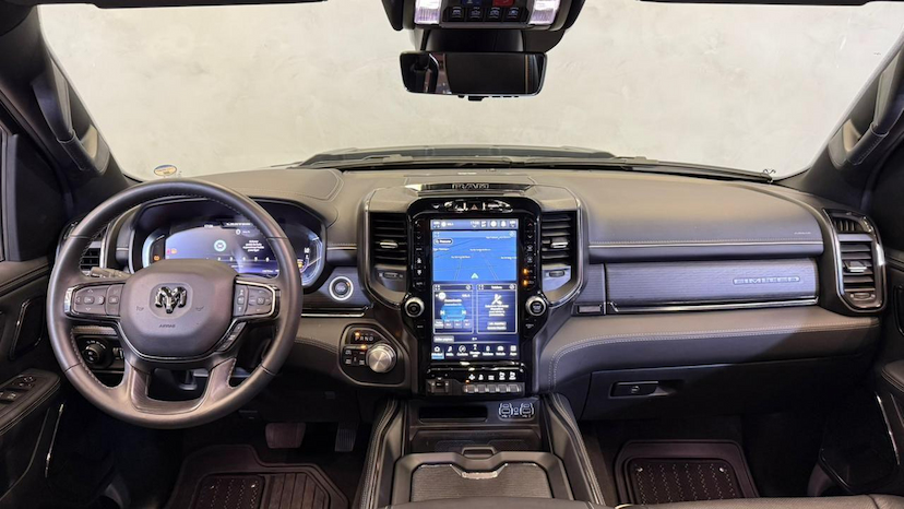 Foto do veículo RAM 1500  LIMITED HEMI 2024 19.878 KM 474.900,00