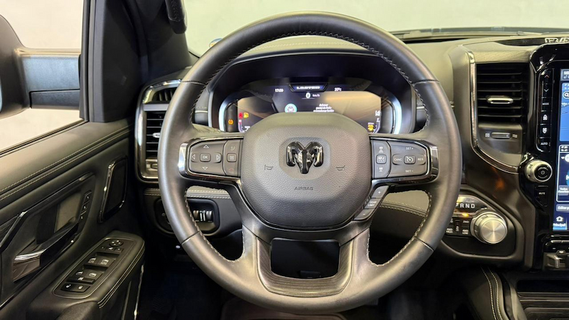 Foto do veículo RAM 1500  LIMITED HEMI 2024 19.878 KM 474.900,00
