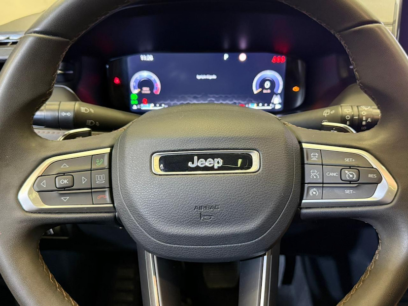 Foto do veículo JEEP COMPASS  LIMITED TD 2023 31.895 KM 168.900,00
