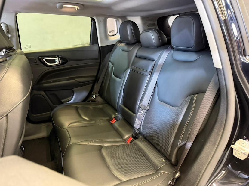 Foto do veículo JEEP COMPASS  LIMITED TD 2023 31.895 KM 168.900,00