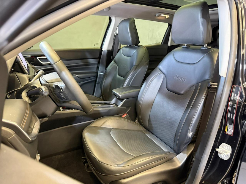 Foto do veículo JEEP COMPASS  LIMITED TD 2023 31.895 KM 168.900,00