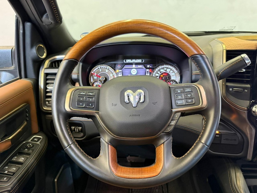 Foto do veículo RAM 3500  LONGHORN 6.7D 2022 473 KM 409.900,00